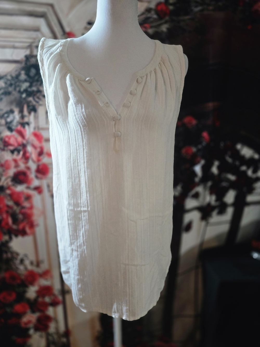 LOFT Cream Sleeveless Ribbed V-Neck Button-Detail Top
